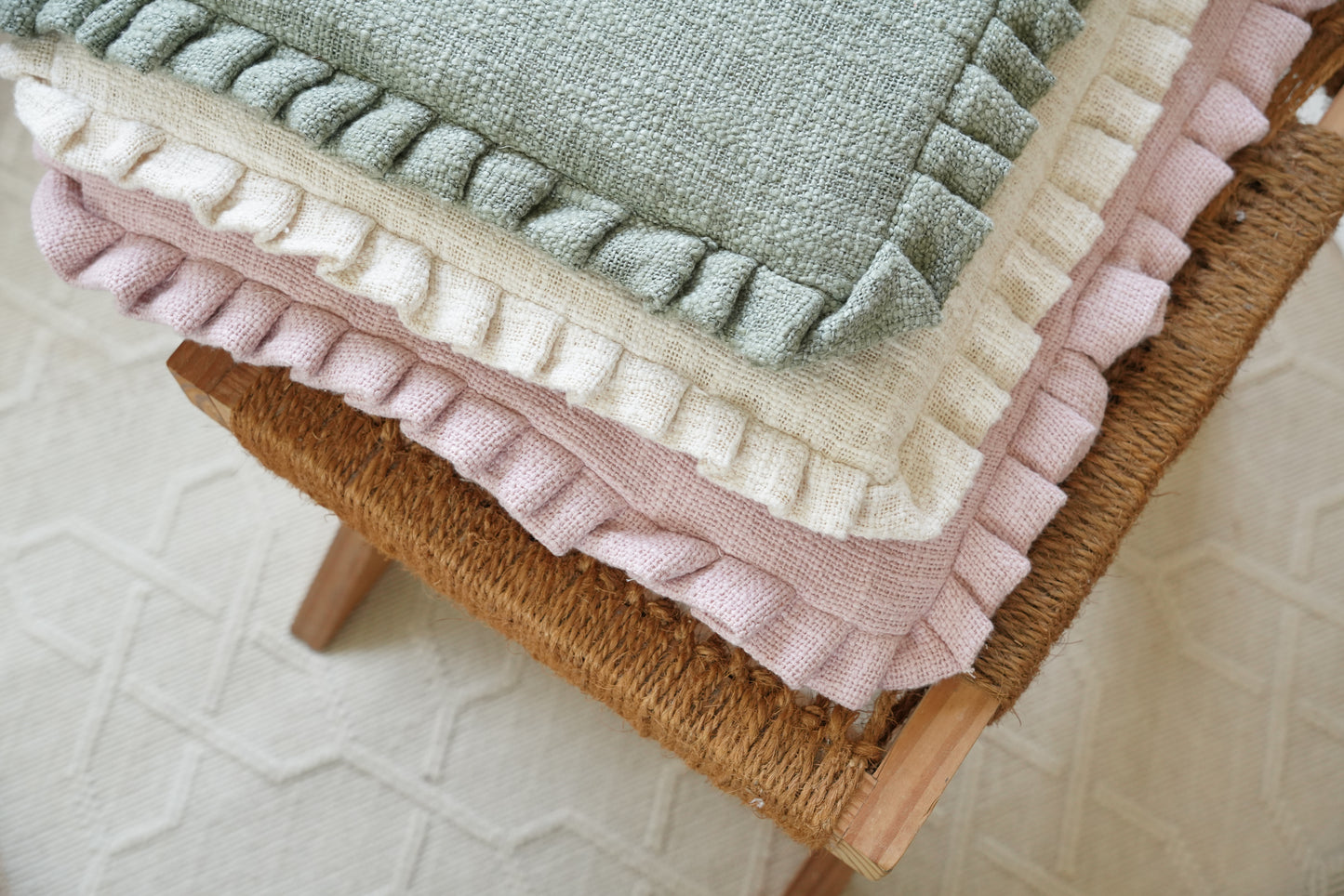 High-Quality Cream Slub Cotton Cloth with Elegant Frill Trim