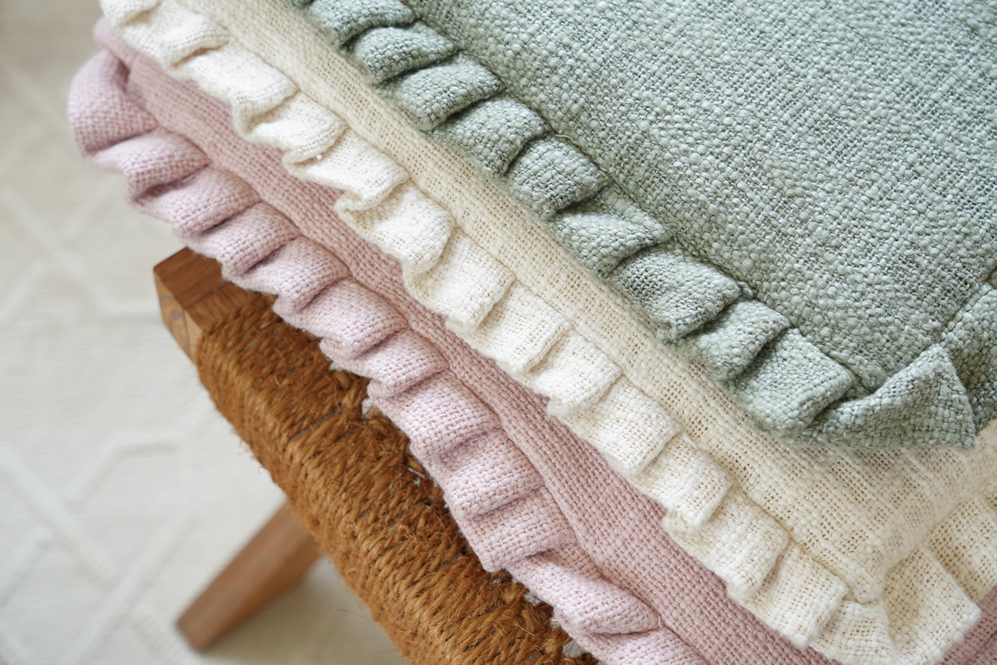 High-Quality Cream Slub Cotton Cloth with Elegant Frill Trim