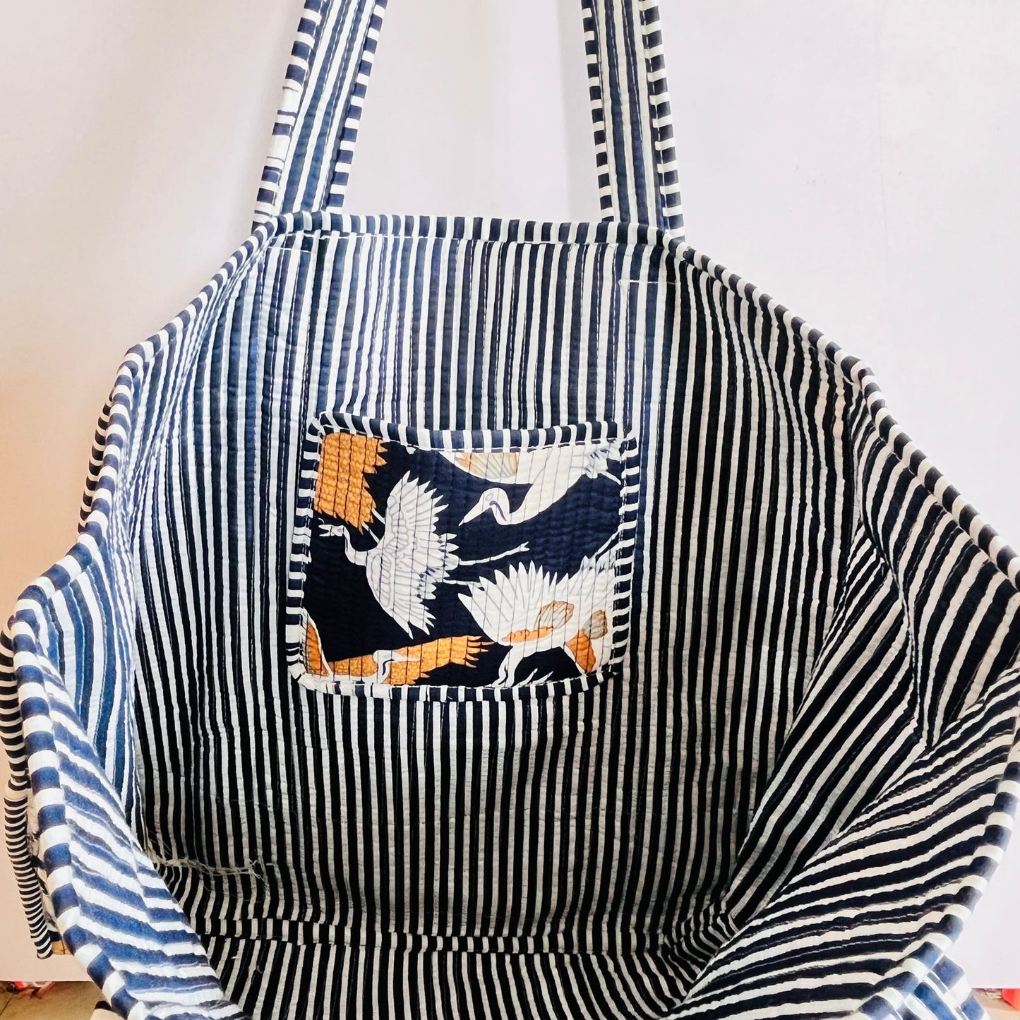 Quilted Tote Bag with Padded Design – 20" x 16" Everyday Use