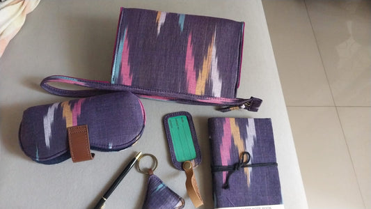 Travel organizer in Ikkat